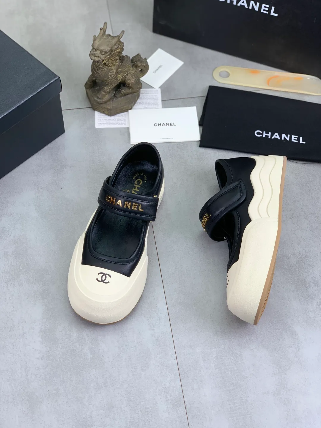 Men's men's shoes 💰P562 new high quality Chanel 25k spring counter new top quality [proud] This boot is really a lucky star for small people, thick sole 5cma more refined rhombus, slim legs, the key is very comfortable upper foot: imported cowhide lining: sheepskin lining outsole: genuine molded tpu outsole ~ 5cm heel height Color: 3️⃣ colors available Size: 35-40 (41 made to order, non-refundable)